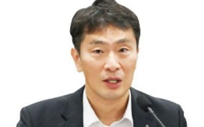 침묵하던 이복현, 고려아연 분쟁에 "과열 우려"