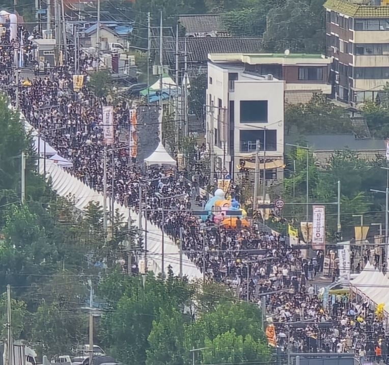 "빵지옥에서 벌 받는 듯"…대전 '인산인해'