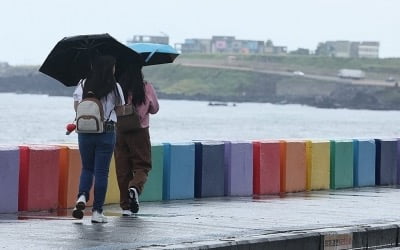 전국 흐리고 수도권 등 중부지방 곳곳 소나기…천둥번개 '주의'